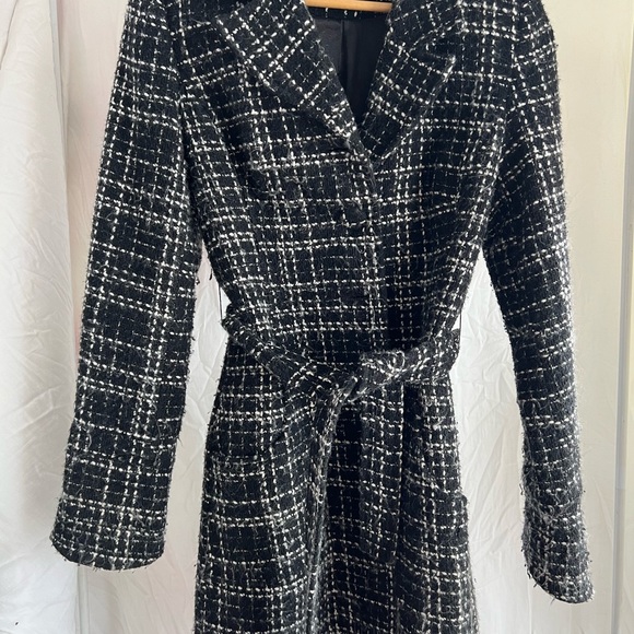 Women’s Small Fall/Winter coat. - Picture 2 of 4